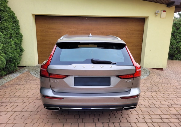 Volvo V60 cena 88800 przebieg: 198000, rok produkcji 2018 z Opoczno małe 742